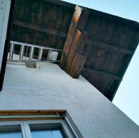 Echelle placée au-dessus de notre tête